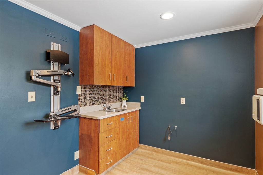 48 Pleasant St Property Photo 10