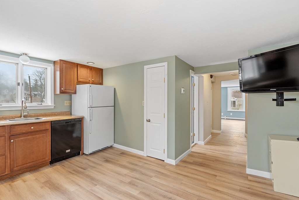 48 Pleasant St Property Photo 17