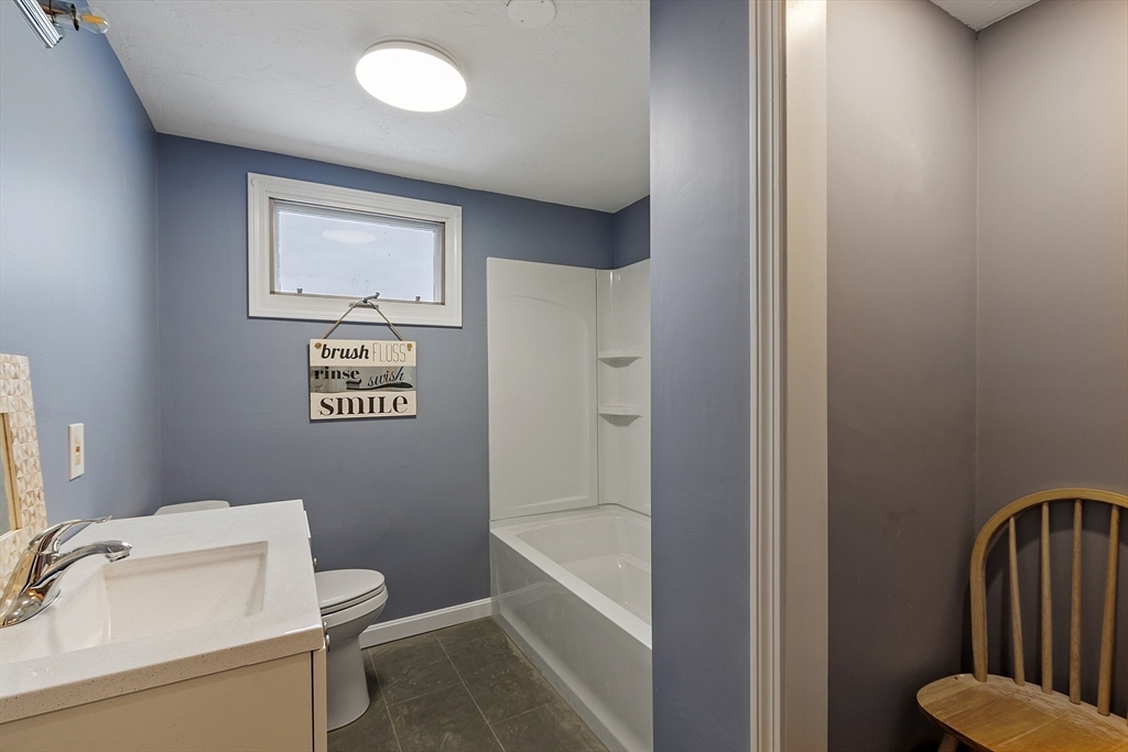 48 Pleasant St Property Photo 21