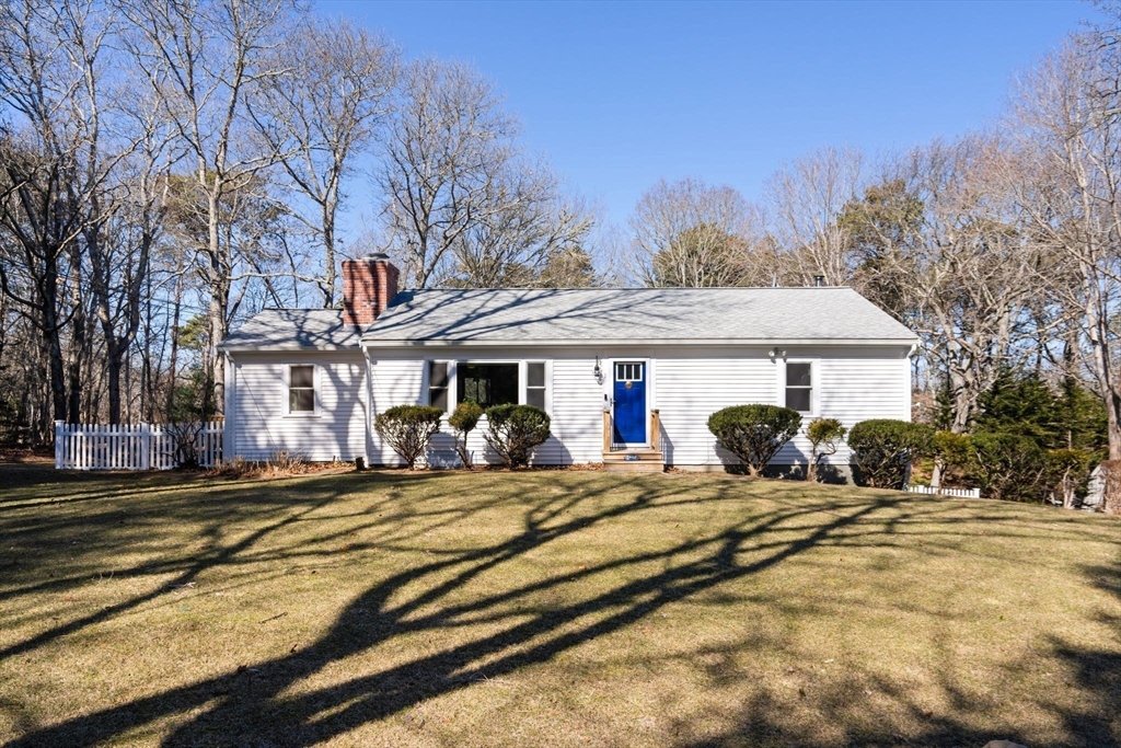 1 Howland Ln Property Photo