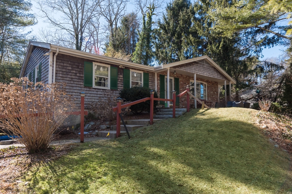 76 Sippewissett Rd Property Photo