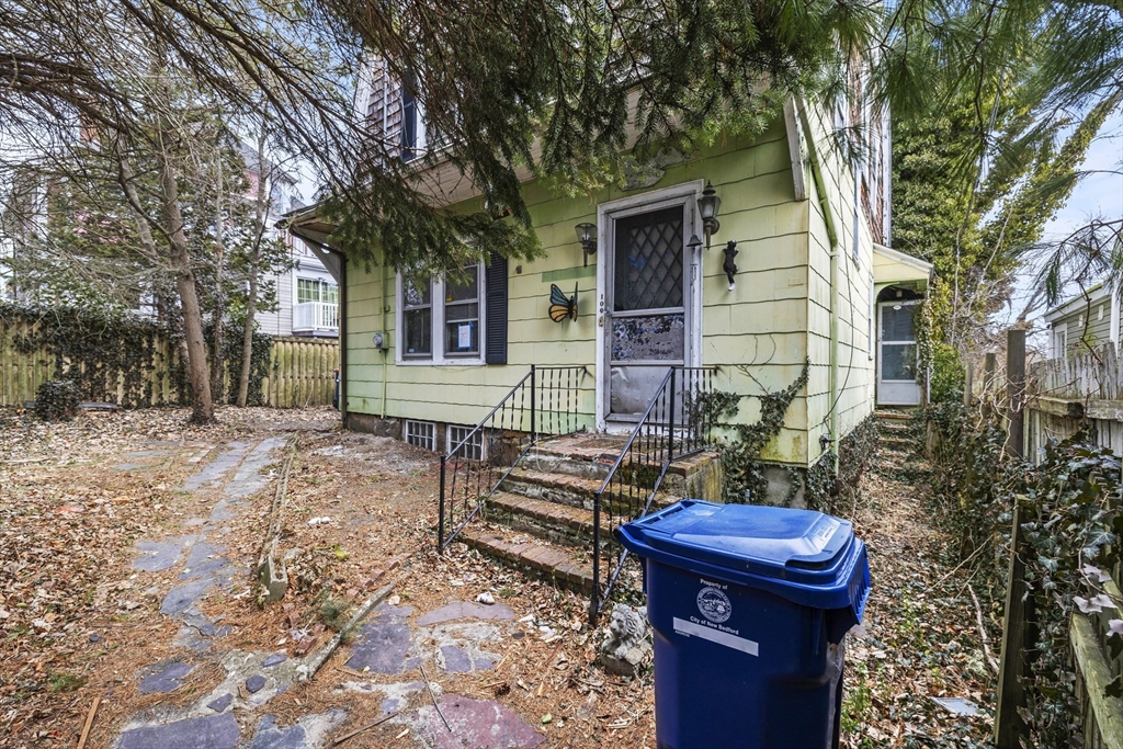 106 7th St Property Photo