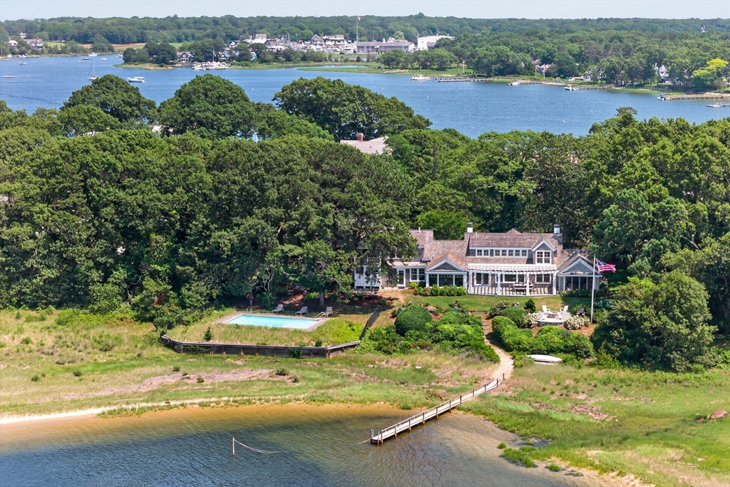 71 Sand Pt Property Photo 3