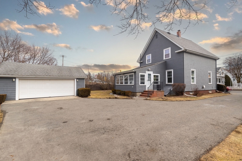 354 Essex St Property Photo