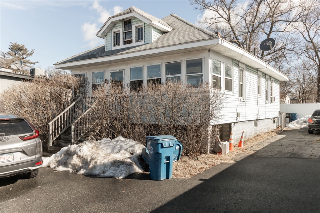838 Boston Rd Property Photo 4
