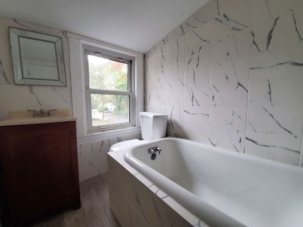 19 Wallis Park Property Photo