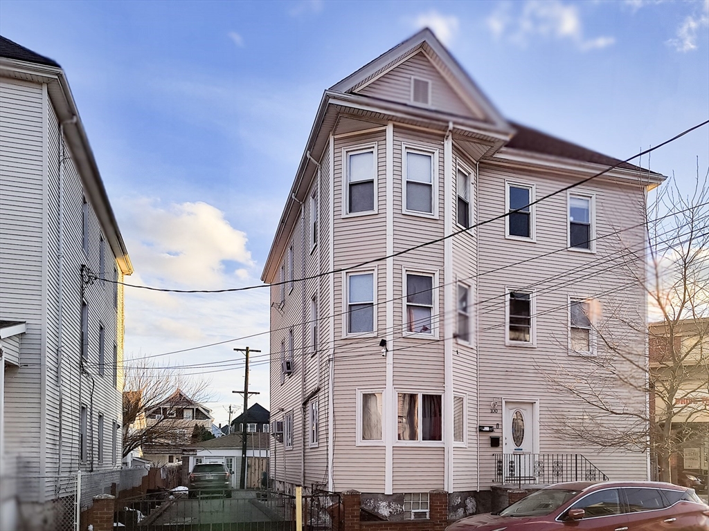 100 Holly St Property Photo