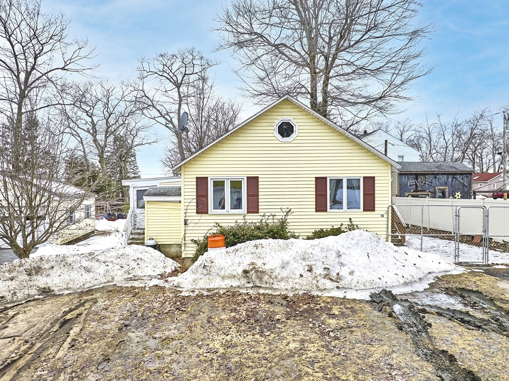 10 Pine Ave Property Photo