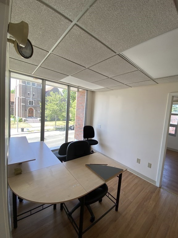 556 Cambridge St Property Photo 17