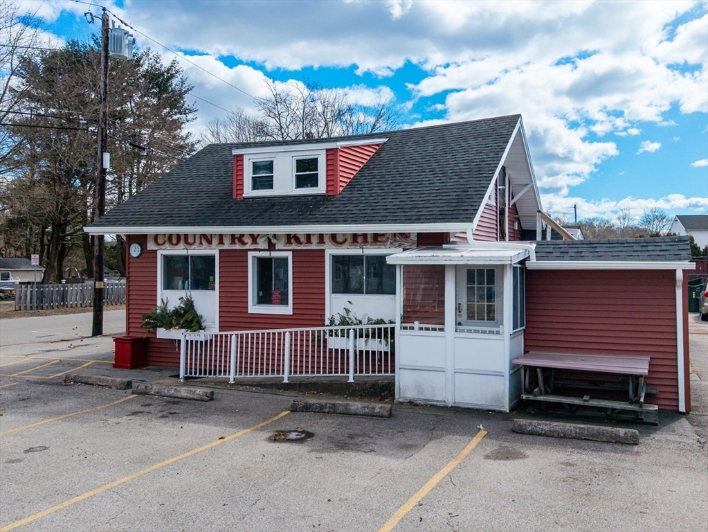 469 Taunton Ave Property Photo 1