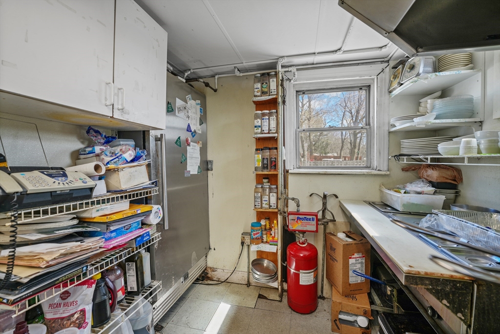 469 Taunton Ave Property Photo 18