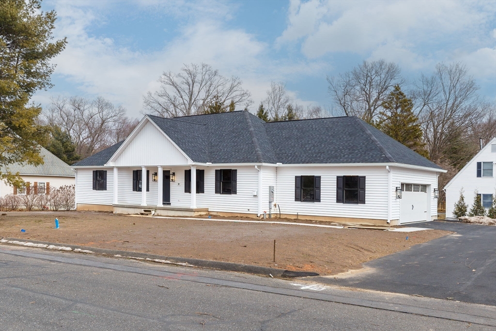 10 Nolan Lane Property Photo