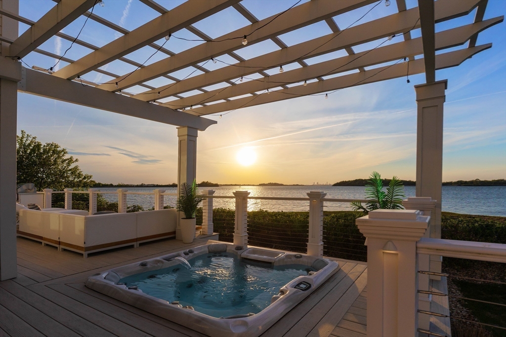 2 Beach Ln Property Photo