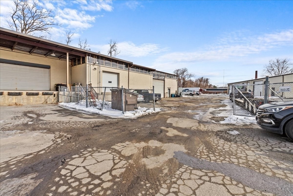 175 Circuit Ave Property Photo 4