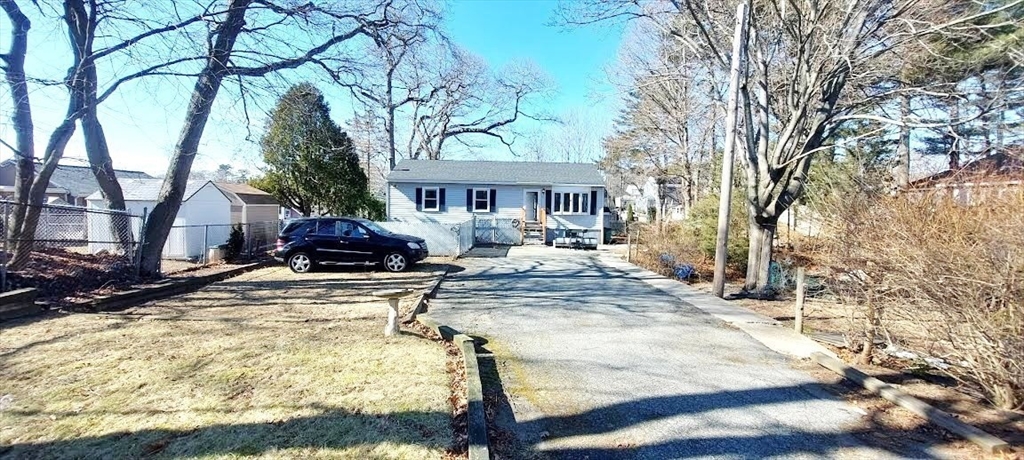 124 Range Ave Property Photo