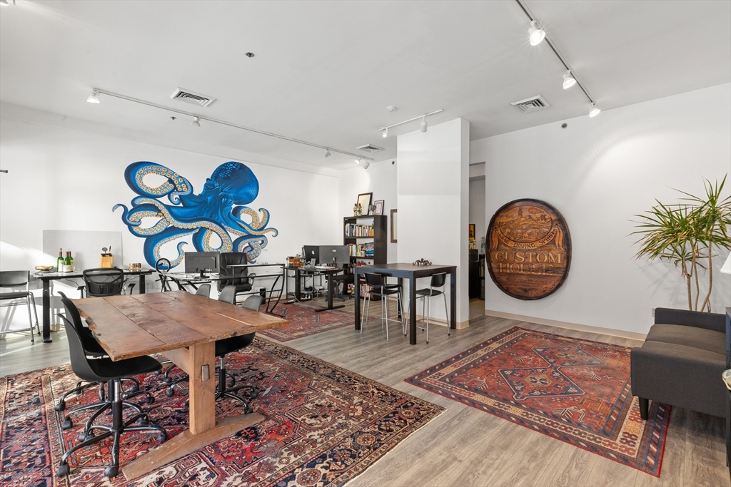 9a Derby Sq Property Photo 3