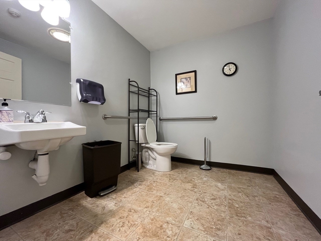 13 Elm St Property Photo 14