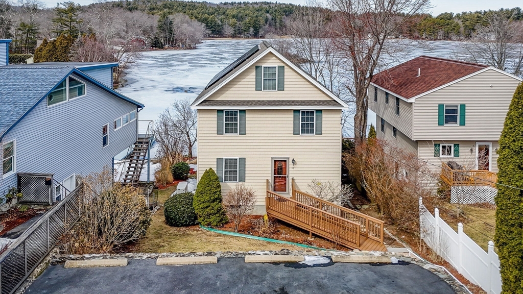 10 Bumpy Ln Property Photo