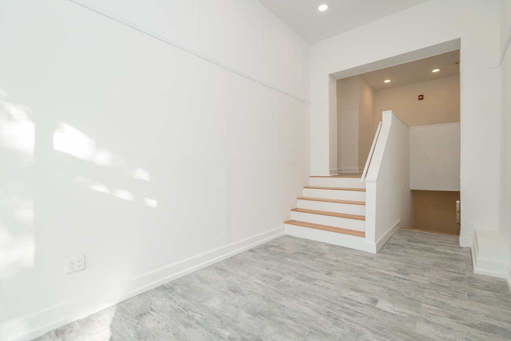 1620 Beacon Street Property Photo 4