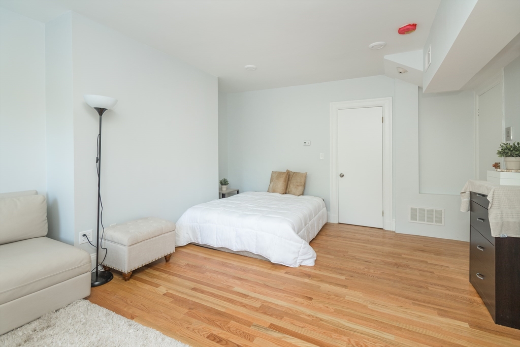 1620 Beacon Street Property Photo 25