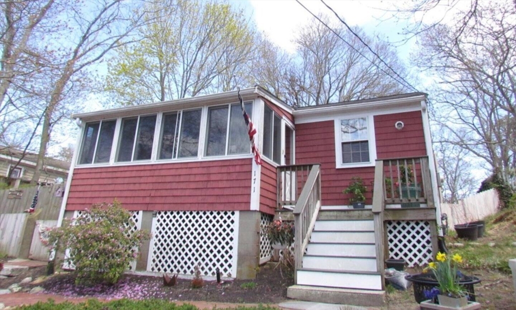 171 Ninigret Ave Property Photo