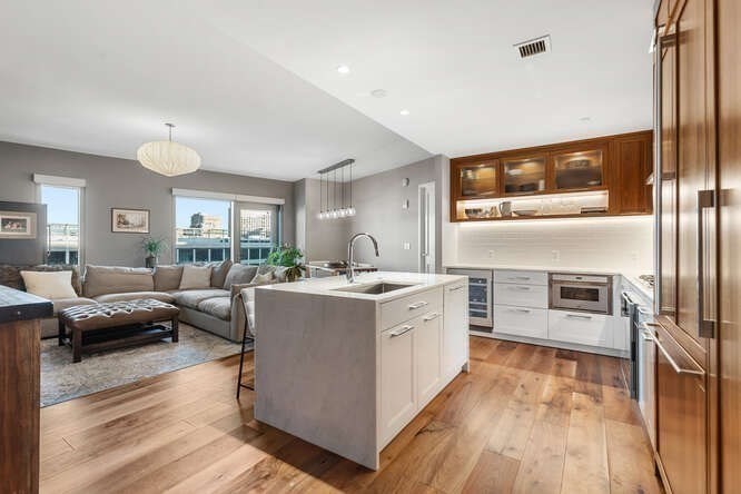 300 Pier 4 Blvd # 5j Property Photo