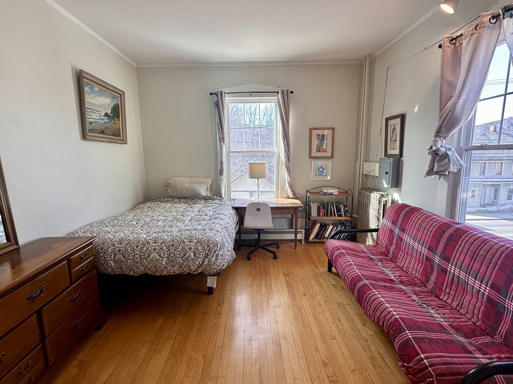 127 Main St Property Photo 6