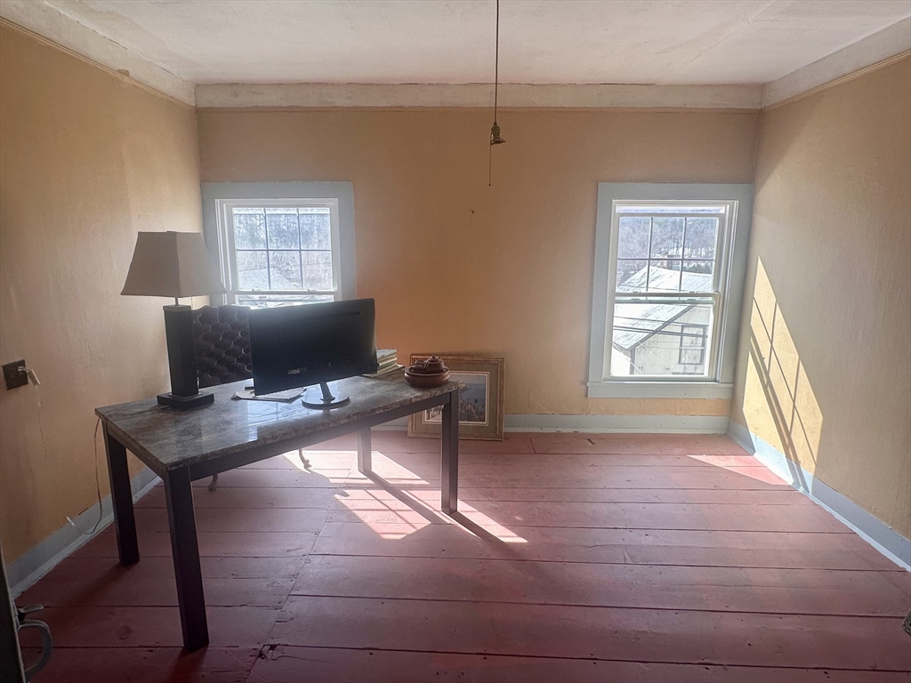 127 Main St Property Photo 28