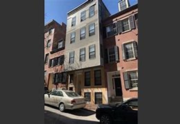 37 S Russell St Property Photo