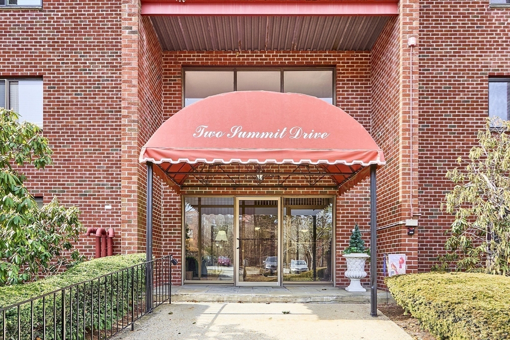 Reading Real Estate Listings Main Image
