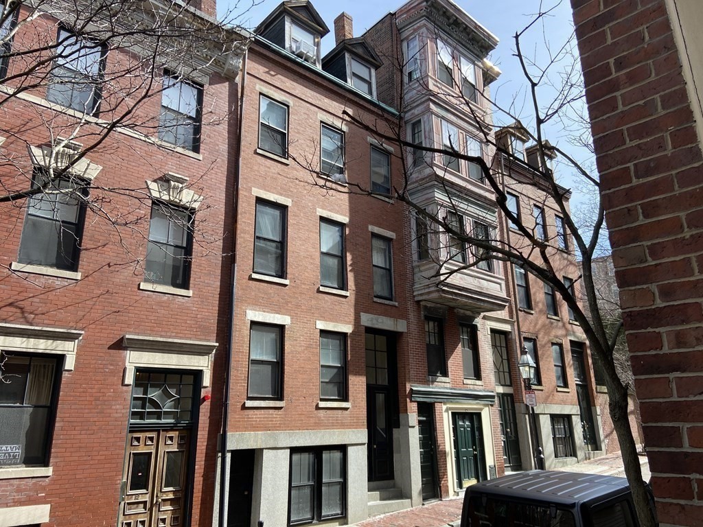 14 S Russell St Property Photo