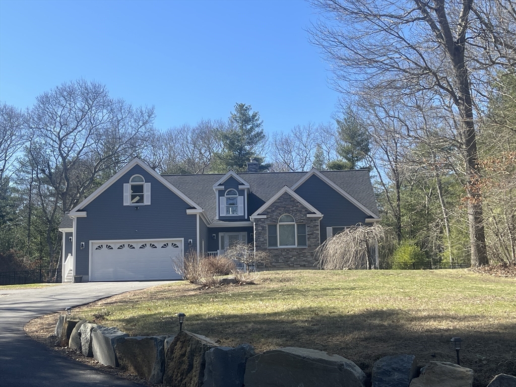 10 Lemore Avenue Property Photo