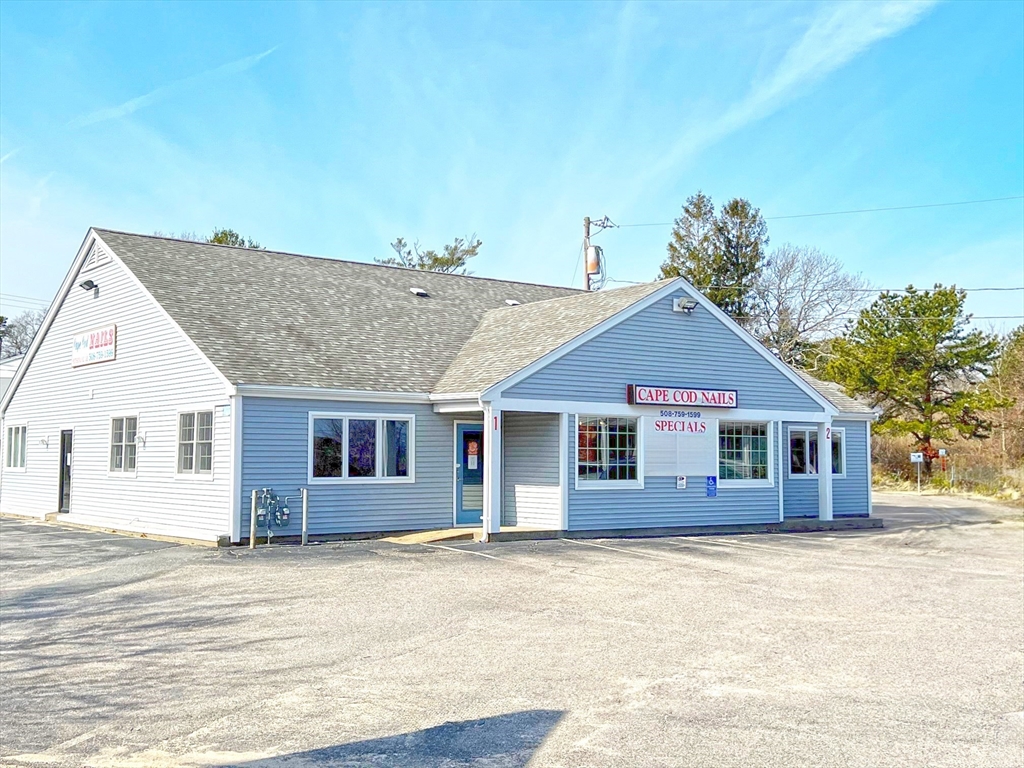 160 Macarthur Blvd. Property Photo