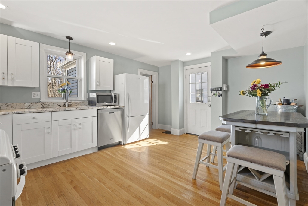 30 Rockland St Property Photo
