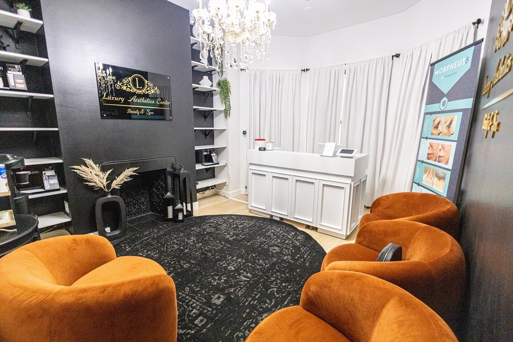 305 Newbury Street Property Photo 1