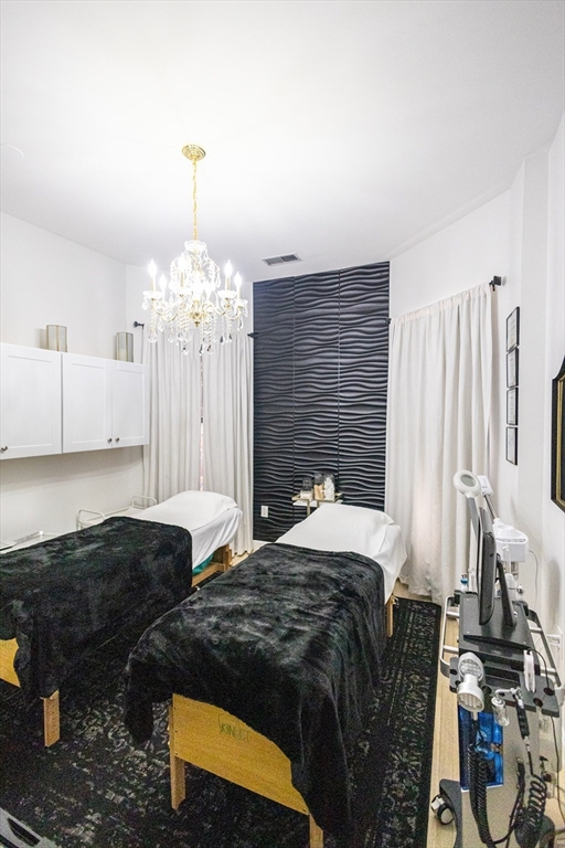 305 Newbury Street Property Photo 10