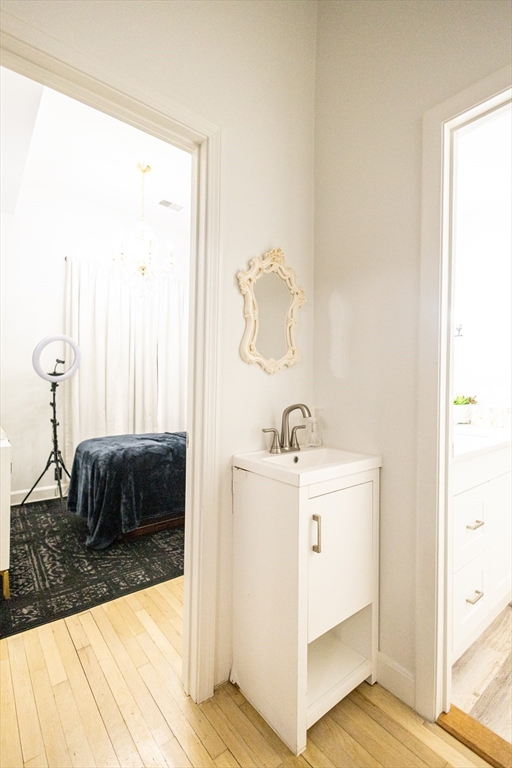 305 Newbury Street Property Photo 14