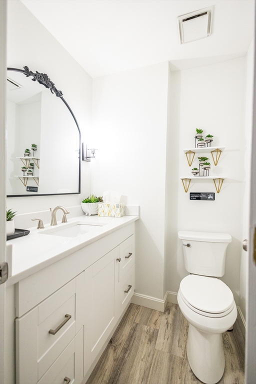 305 Newbury Street Property Photo 15