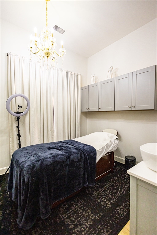 305 Newbury Street Property Photo 19
