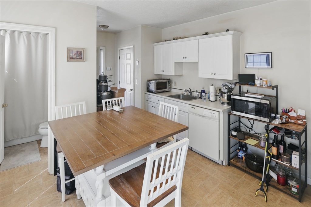 596 Carew Property Photo 5
