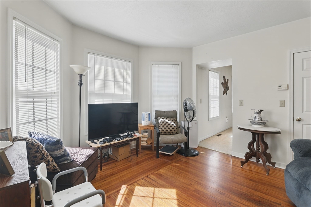 596 Carew Property Photo 6