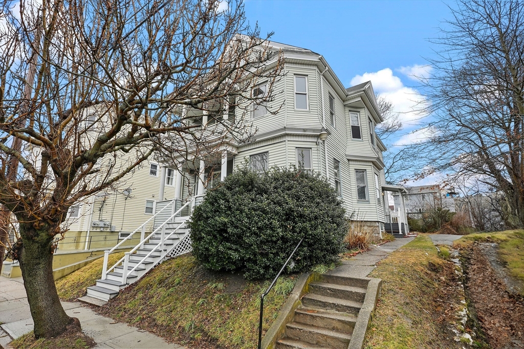 628-630 S Almond St Property Photo