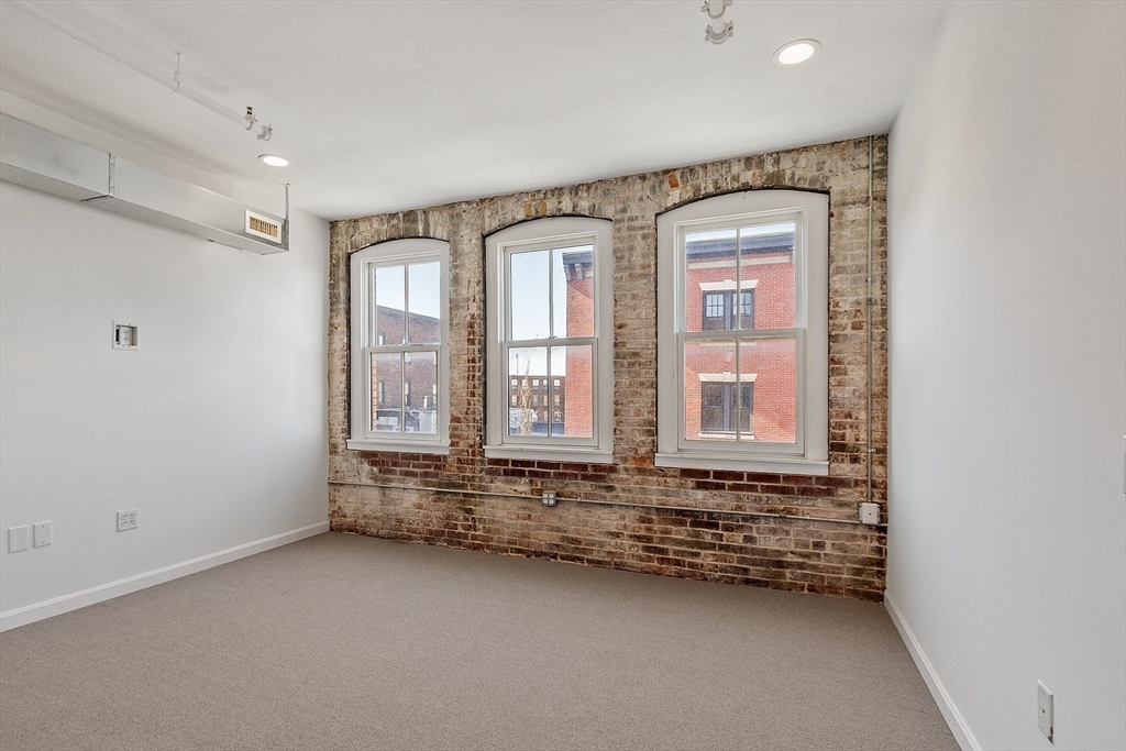 97-103 Water Street Property Photo 24