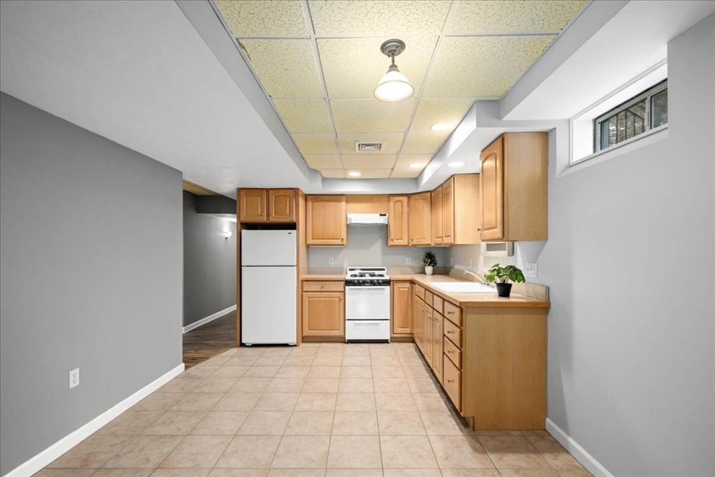 223 Howard St Property Photo 31