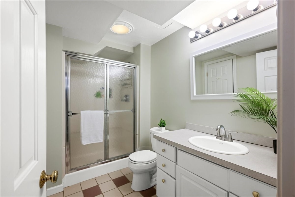223 Howard St Property Photo 33