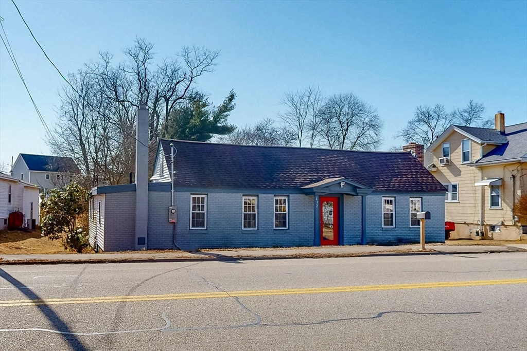 412 Newport Avenue Property Photo