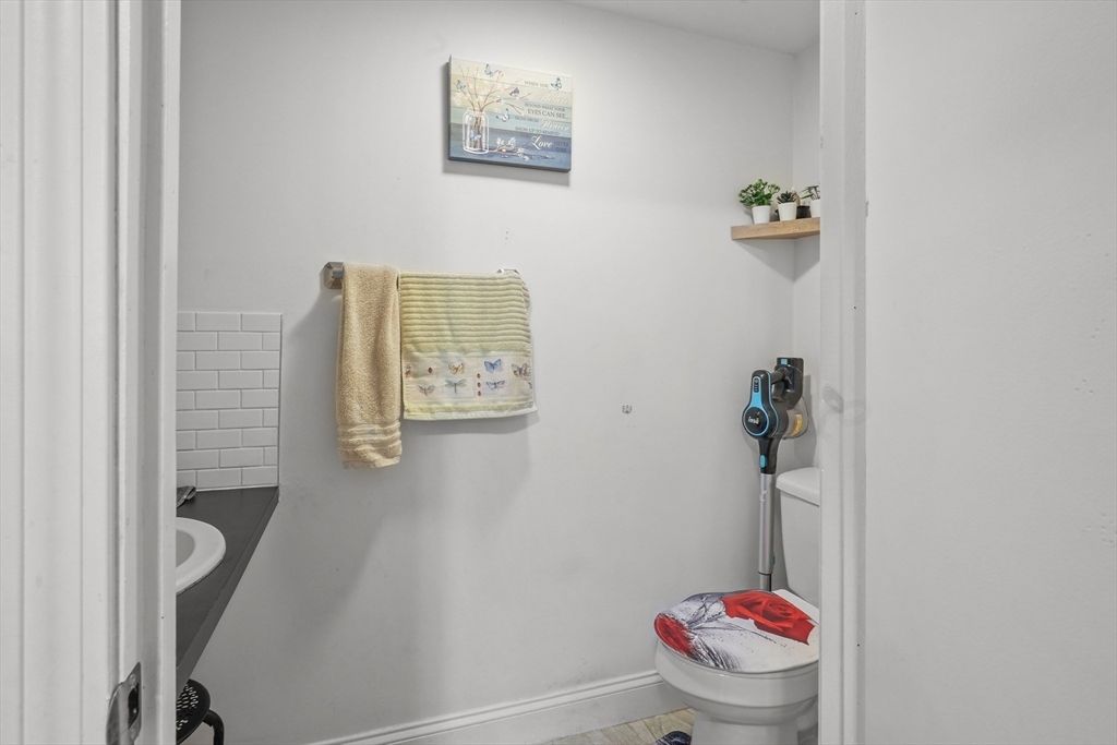 1792 Pleasant St Property Photo 12