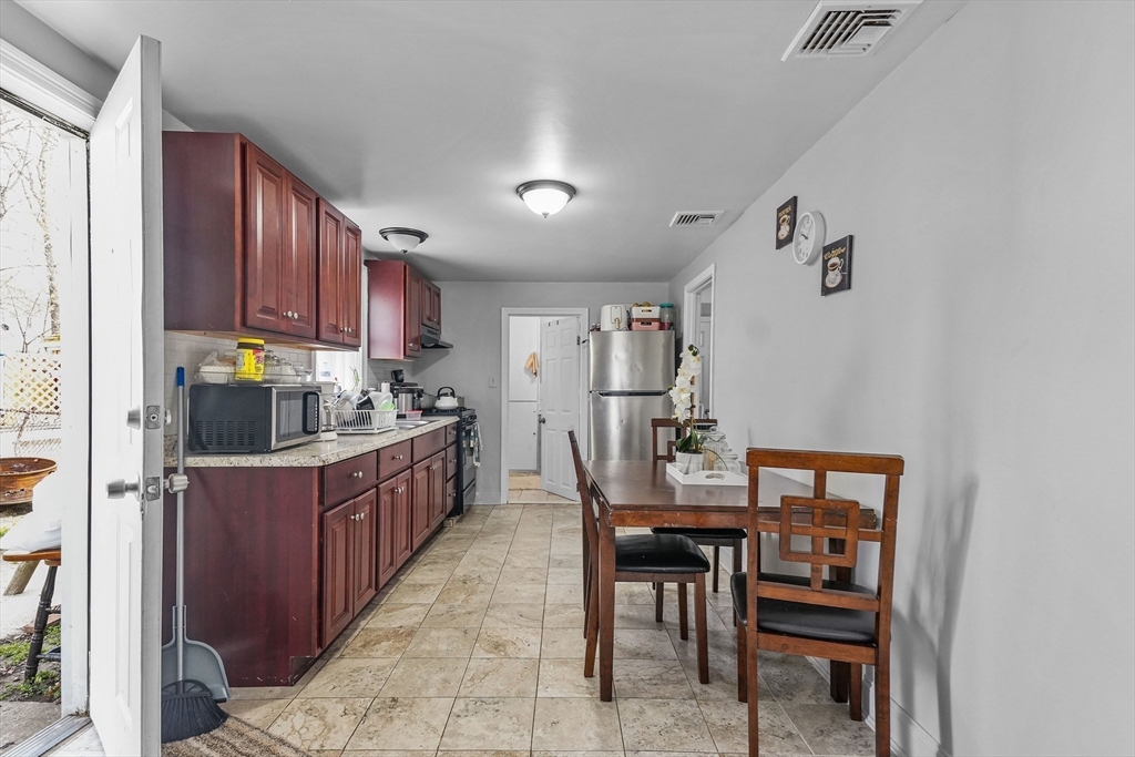 1792 Pleasant St Property Photo 13
