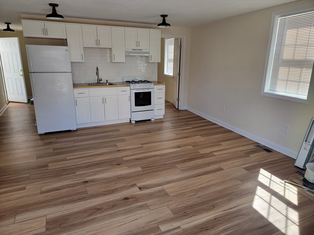 181 Ferry St # 1 Property Photo
