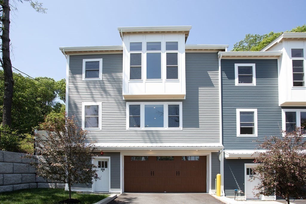 259 Lake Ave N # A Property Photo